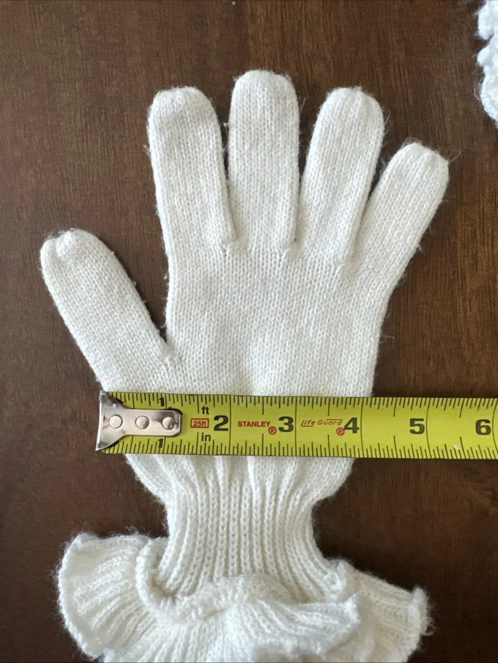 Womens Ivory Knit Gloves Mittens Ruffle Wrist Frilly Girlhoodcore Coquette